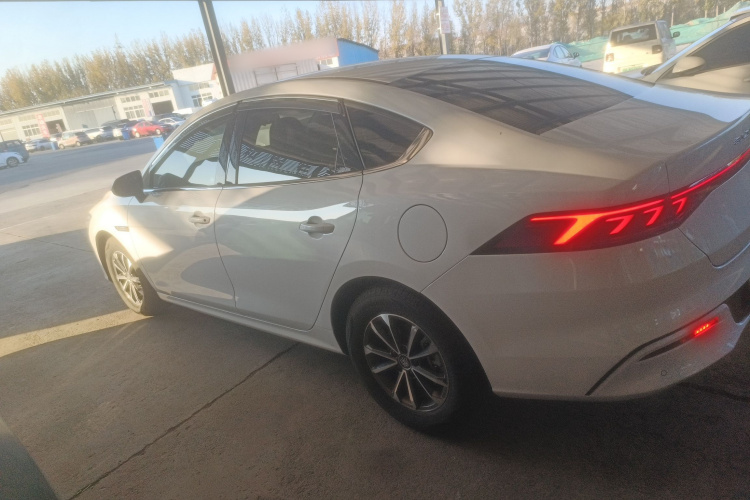 比亚迪 秦PLUS 2024款 荣耀版 DM-i 55KM领先型车身外观4