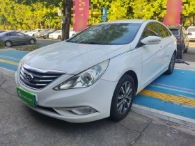 现代 索纳塔 2013款 2.0L 自动时尚版