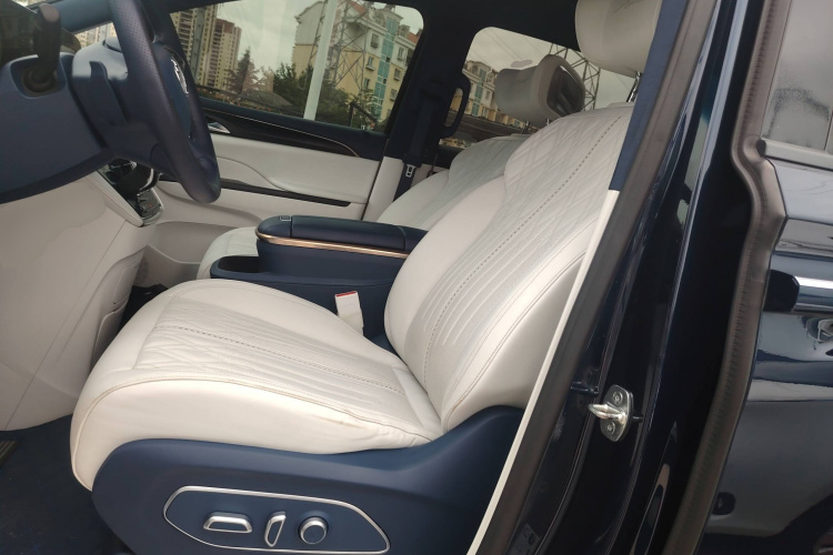 别克GL8 2020款 Avenir艾维亚 四座尊礼版中控内饰19