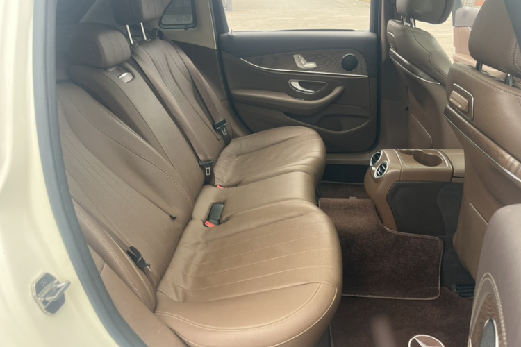 奔驰E级 2019款 E 300 L 时尚型中控内饰7007