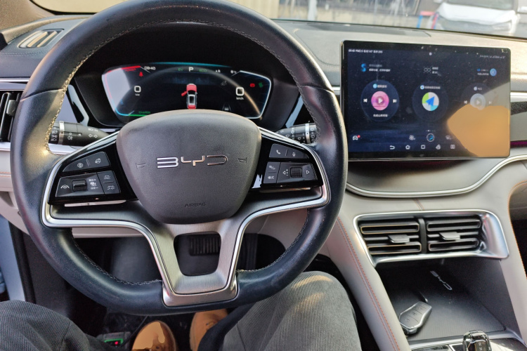 比亚迪 宋PLUS新能源 2023款 冠军版 DM-i 110KM 旗舰PLUS中控内饰7002