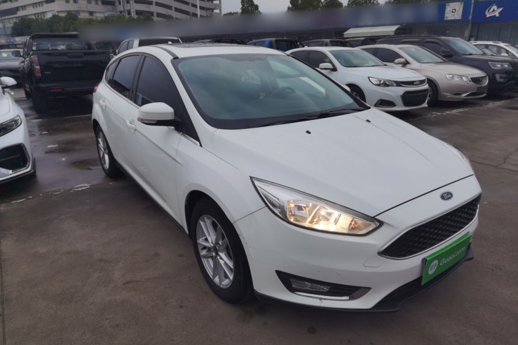 福特 福克斯 2018款 两厢经典 EcoBoost 180 自动精英型车身外观3