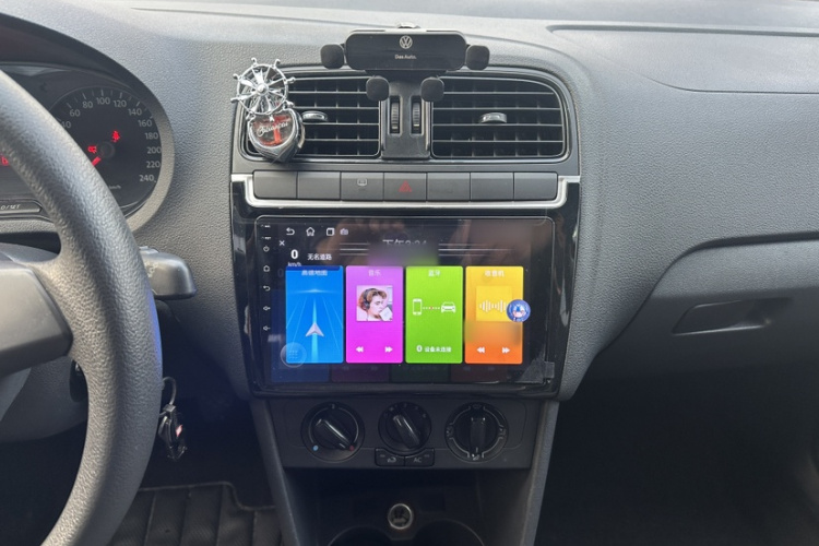 大众 Polo 2011款 1.4L 手动致乐版中控内饰7005