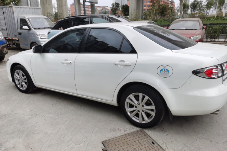 马自达6 2015款 2.0L 自动时尚型车身外观4