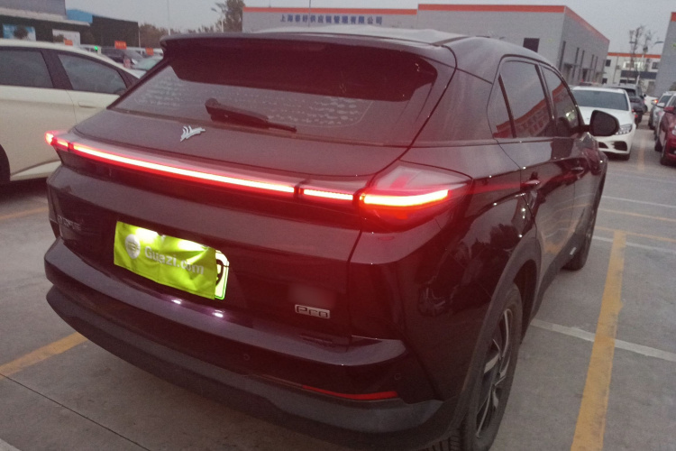 哪吒汽车 哪吒U 2021款 Pro 400 行业定制版车身外观6005