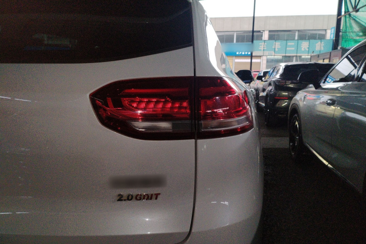 哈弗H6 2017款 红标 2.0T 自动两驱智尚型车身外观9