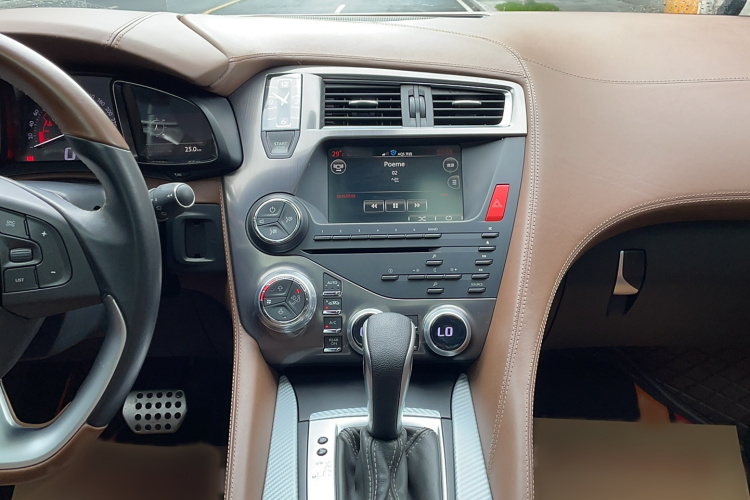 DS 5 2015款 1.8T 尊享版THP200局部细节16