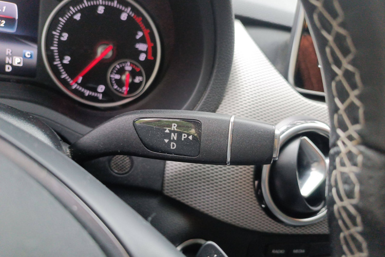 奔驰B级 2015款 B 200 时尚型局部细节18