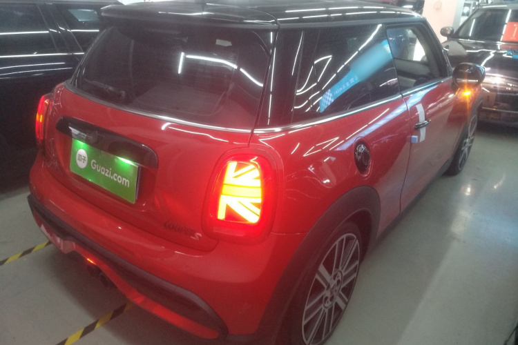 MINI 2023款 2.0T COOPER S 艺术家车身外观7