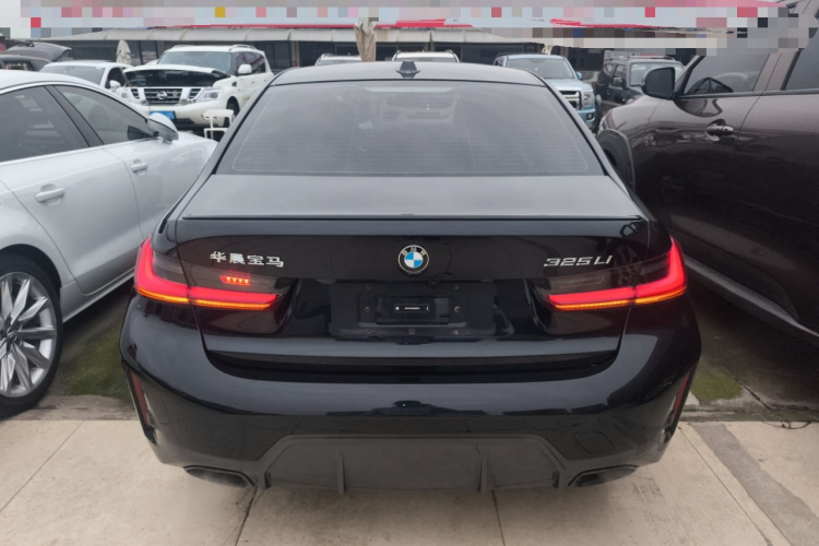 宝马3系 2024款 325Li M运动曜夜套装车身外观6