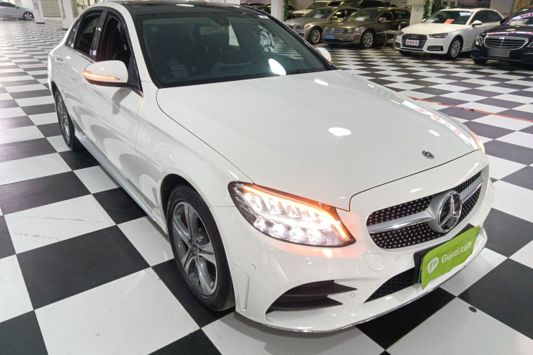 奔驰C级 2019款 C 260 L 运动版车身外观3