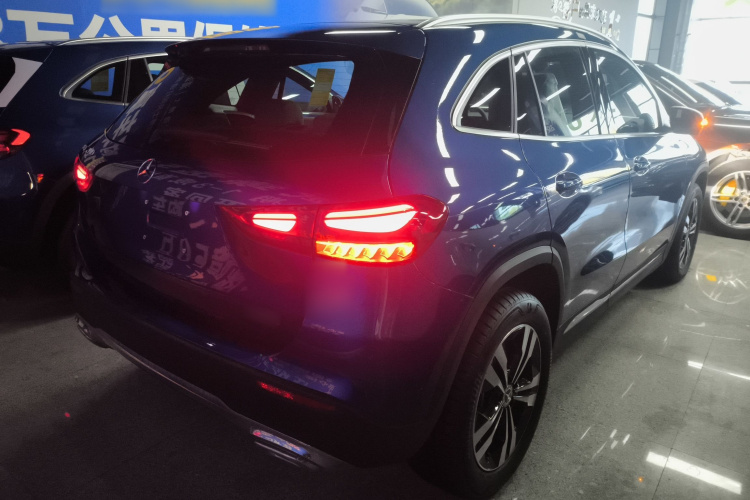 奔驰GLA 2024款 GLA 200车身外观7
