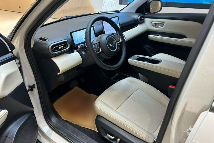 五菱汽车 五菱缤果PLUS 2024款 330km 五座版车身外观6006