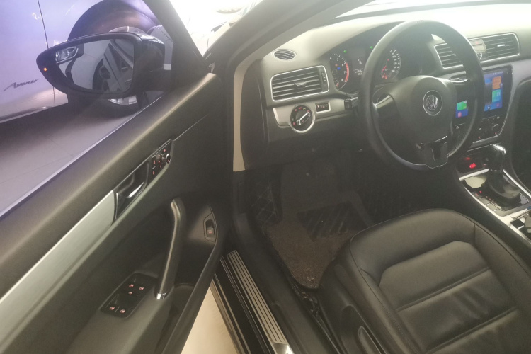 大众 帕萨特 2014款 1.8TSI DSG尊荣版中控内饰20