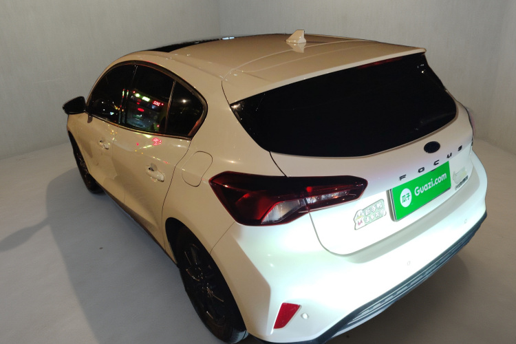 福特 福克斯 2022款 两厢 EcoBoost 180 自动竞速版车身外观5