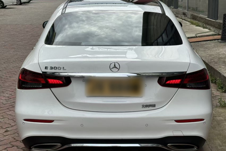 奔驰E级 2021款 改款 E 300 L 运动豪华型车身外观6002