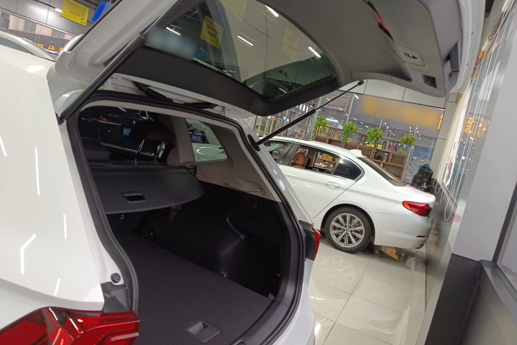 大众 途观L 2023款 330TSI 自动两驱舒享版机舱底盘23