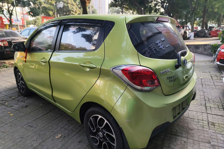 长安 奔奔 2015款 1.4L IMT尊贵型 国IV车身外观4