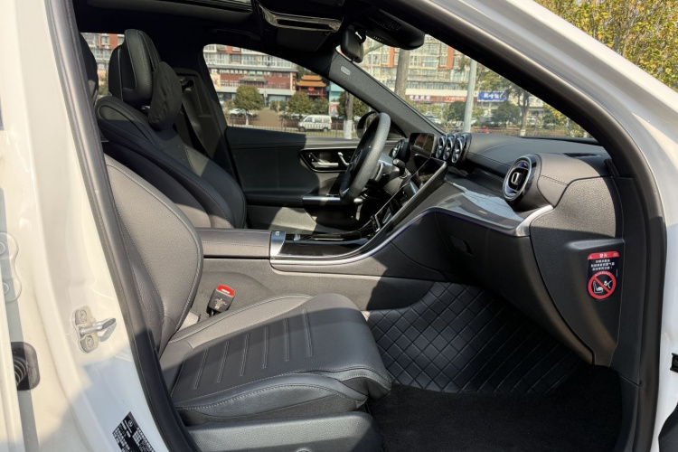 奔驰C级 2025款 C 260 L 运动版中控内饰7009