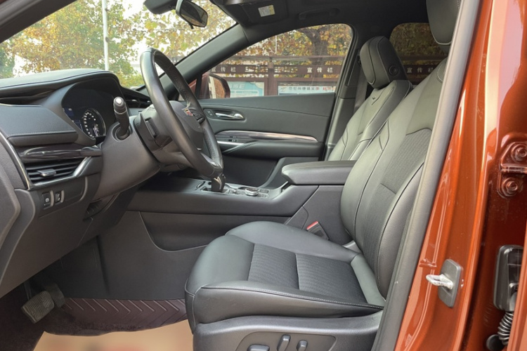 凯迪拉克XT4 2018款 28T 两驱技术型中控内饰7002