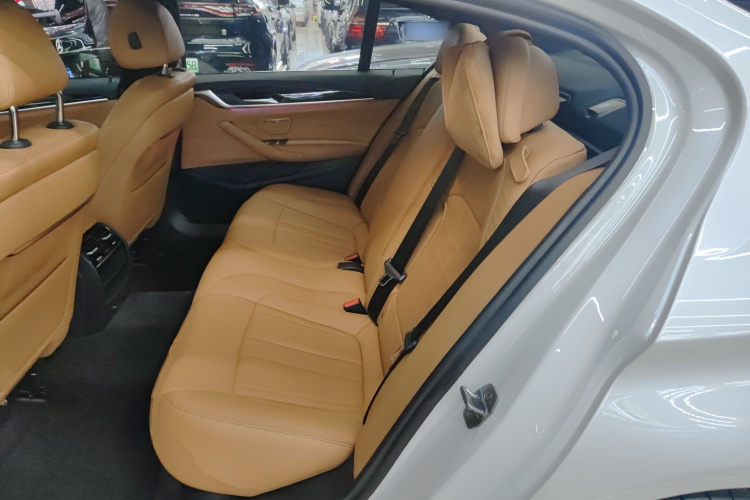 宝马5系 2019款 改款 530Li 领先型 M运动套装中控内饰21