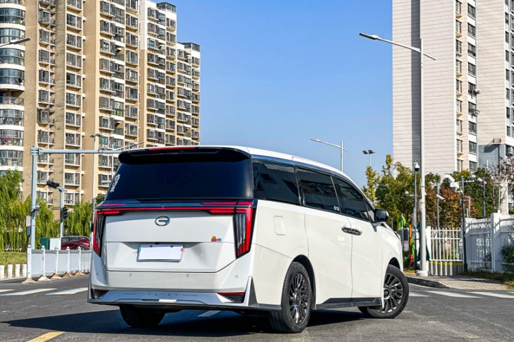 广汽传祺 传祺M8 2023款 宗师系列 400T 旗舰版车身外观6002