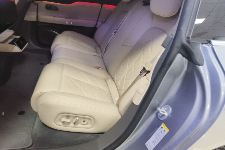 蔚来ET7 2024款 75kWh 行政签名版中控内饰7004