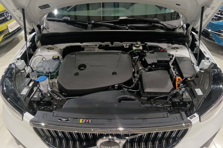 沃尔沃XC40 2023款 B4 四驱智远豪华版机舱底盘24