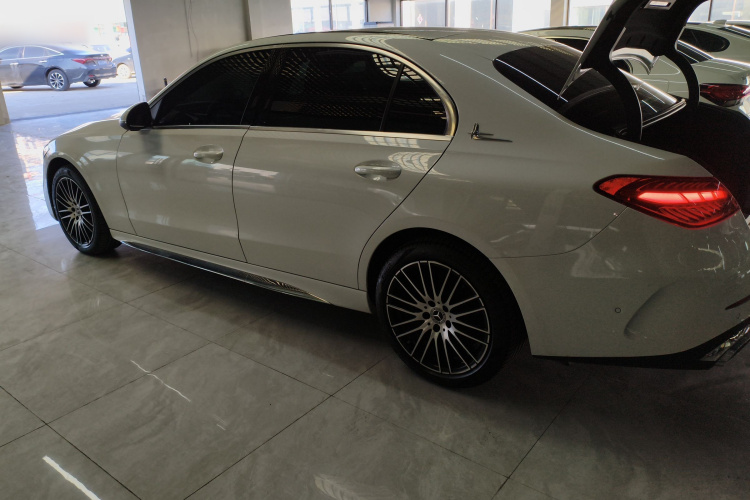 奔驰C级 2023款 C 200 L 运动版车身外观4