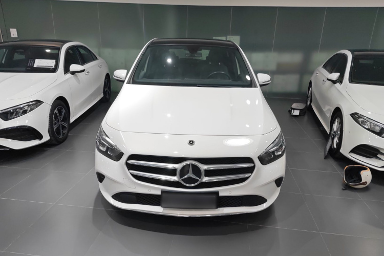 奔驰B级 2022款 改款二 B 200 时尚型车身外观2