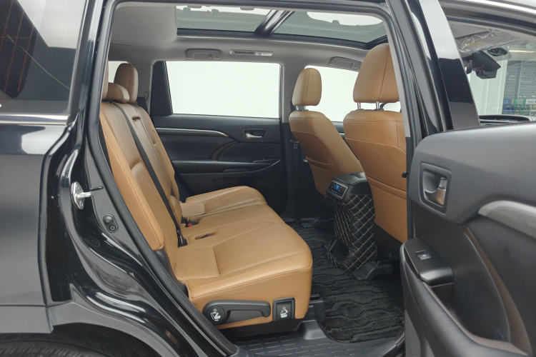 丰田 汉兰达 2018款 2.0T 四驱骑士版 7座 国VI中控内饰7002