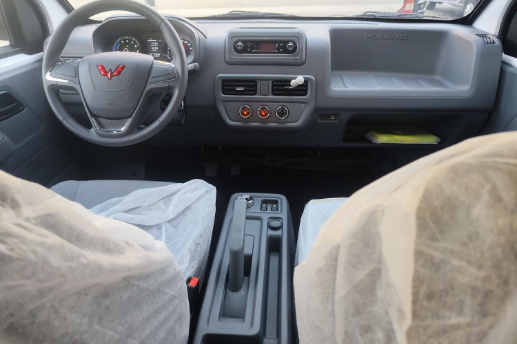 五菱汽车 五菱扬光 2024款 300KM 舒适型客车版 75kW中控内饰7002