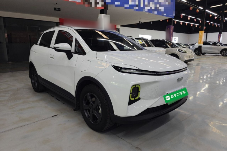 吉利几何 几何E 2022款 320KM 乖巧虎 5座车身外观3