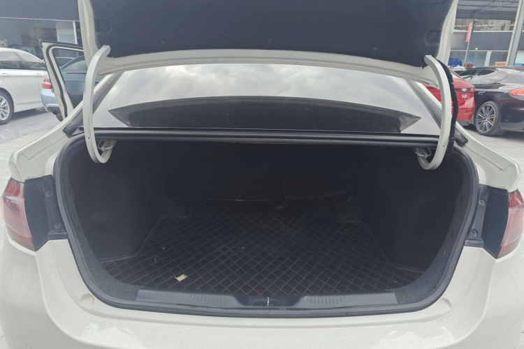 菲亚特 菲翔 2012款 1.4T 自动尊享版机舱底盘23