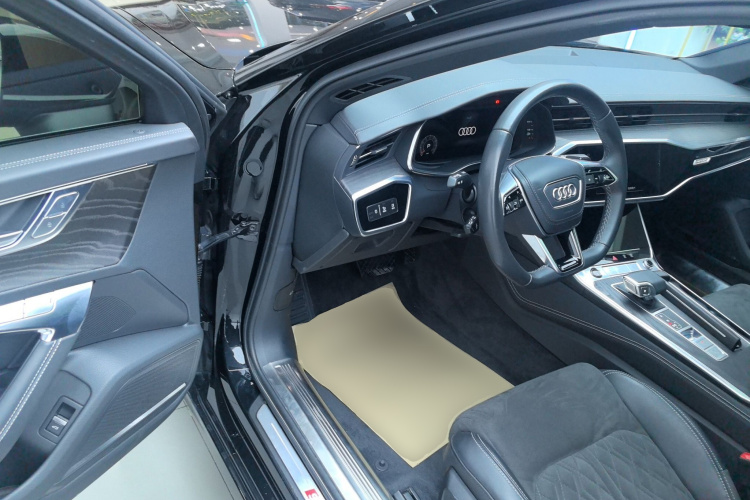 奥迪A6L 2023款 改款 55 TFSI quattro 尊享动感型中控内饰20