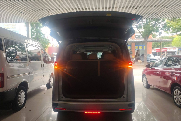 腾势D9 2022款 DM-i 1040 尊贵型机舱底盘23