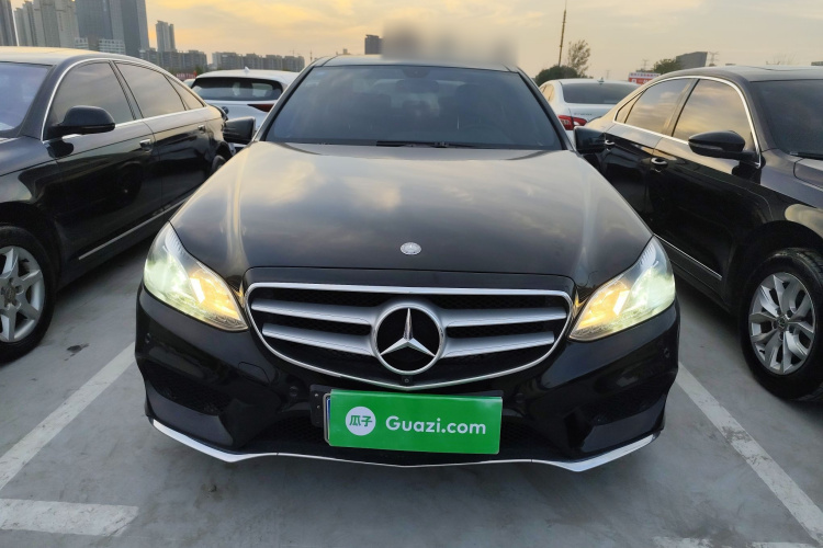 奔驰E级 2014款 改款 E 300 L 运动型车身外观2