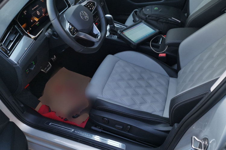 大众 迈腾 2023款 200万辆纪念版 330TSI DSG领先型中控内饰19