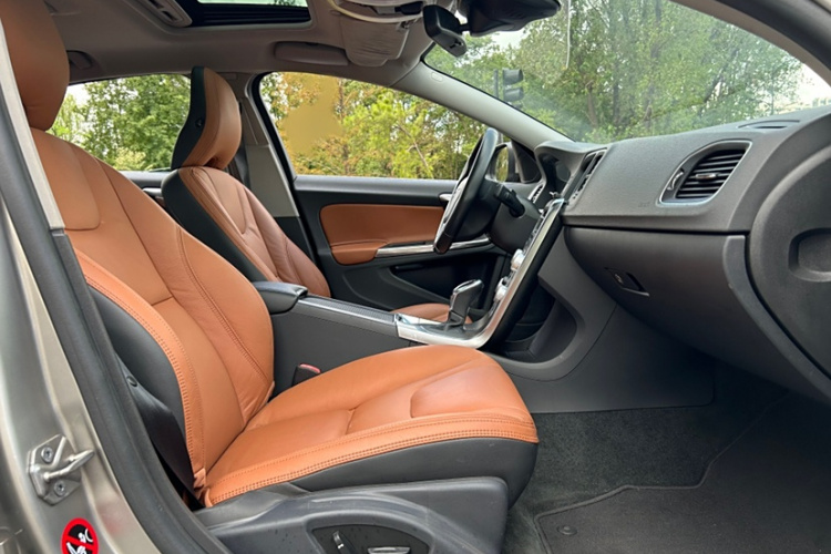 沃尔沃S60 2014款 S60L 2.0T 智远版中控内饰7007