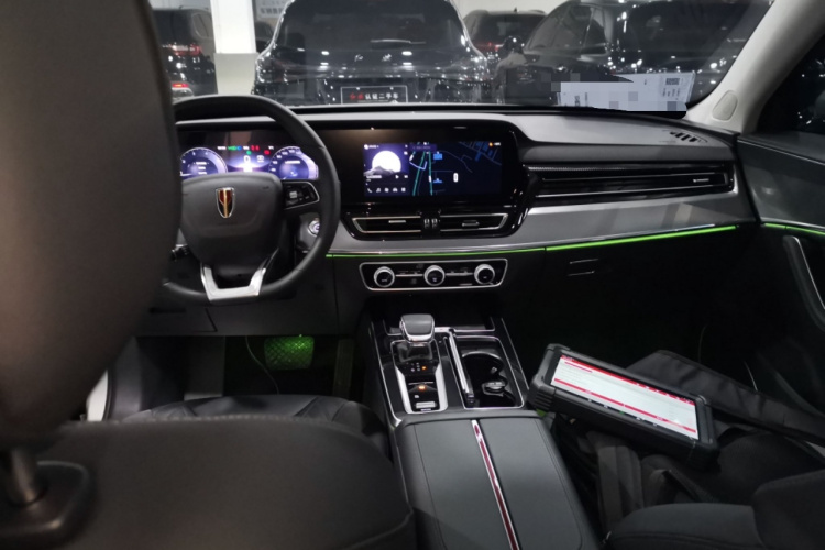 红旗HS5 2023款 2.0T 四驱旗享Pro版中控内饰12