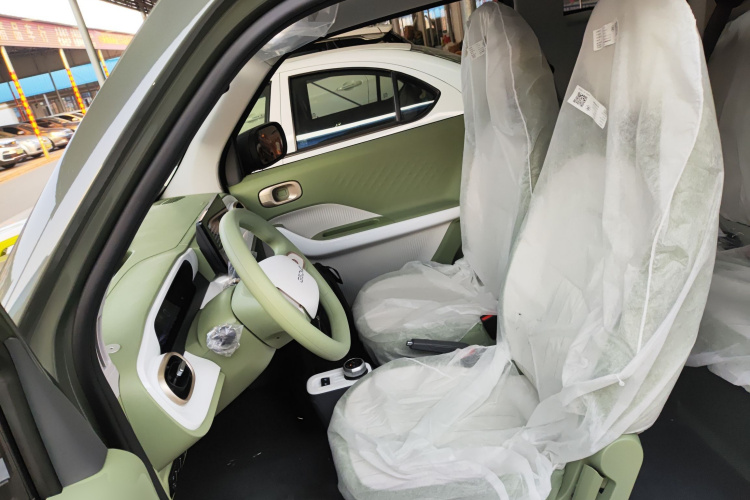 吉利银河 2025款 210km 熊猫骑士中控内饰19