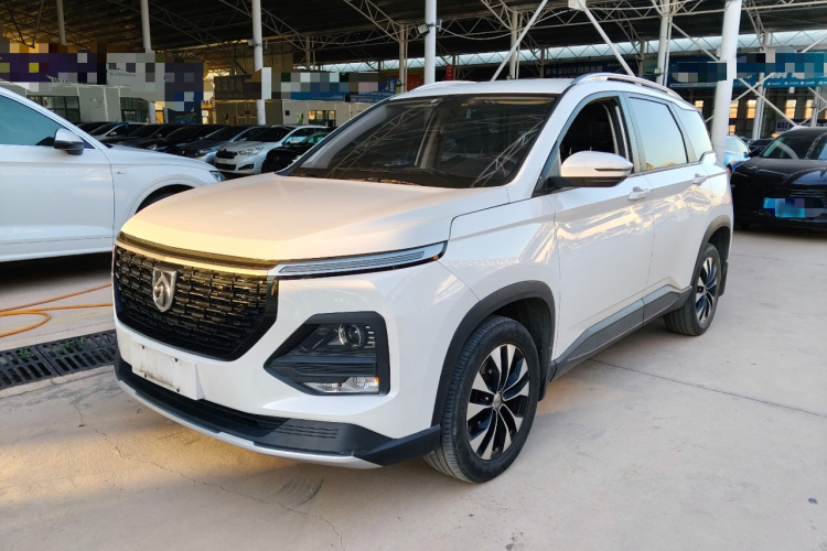 宝骏530 2021款 全球车周年纪念版 1.5T CVT豪华型 7座车身外观1