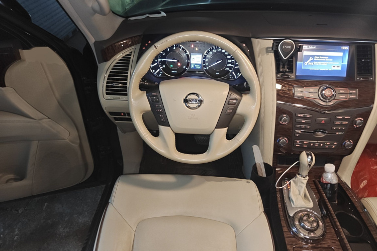 日产 途乐 2017款 5.6L 标准型局部细节13