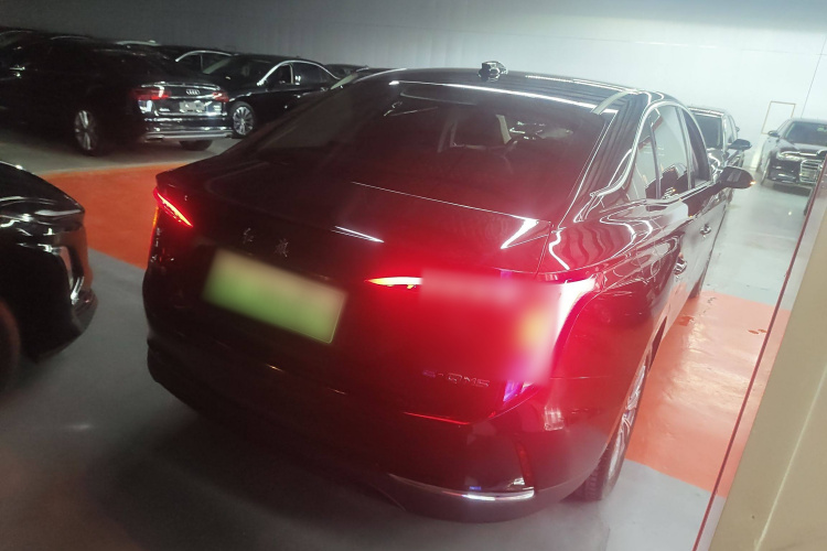 红旗E-QM5 2022款 431km 充电乐享版车身外观6005