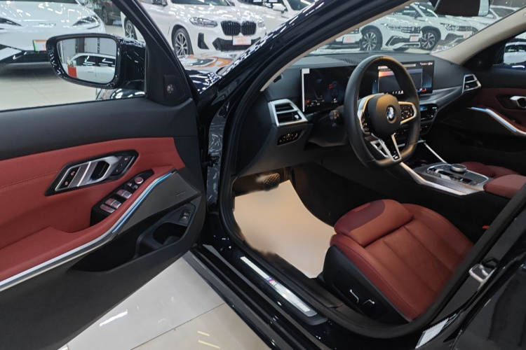 宝马3系 2025款 330Li M运动曜夜套装中控内饰7003