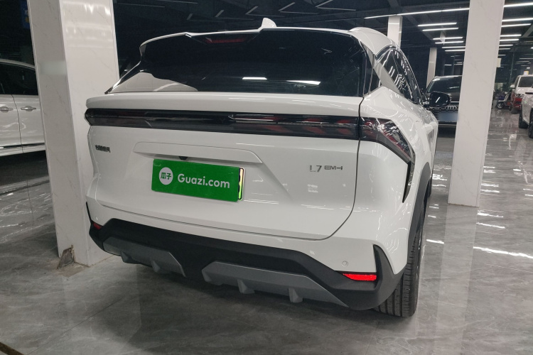 吉利银河 银河L7 2025款 EM-i 115km 探索版车身外观7