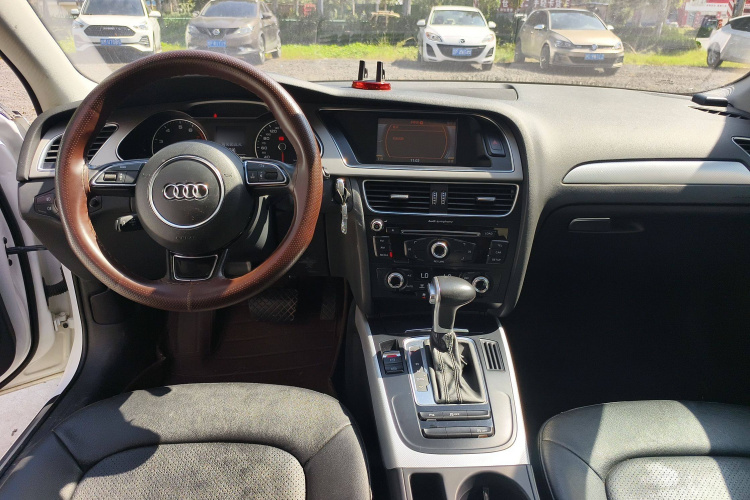 奥迪A4L 2015款 35 TFSI 自动标准型中控内饰7003