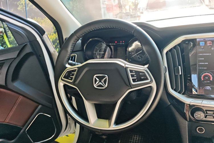 江铃 驭胜S350 2016款 2.0T 自动两驱汽油豪华版5座中控内饰13