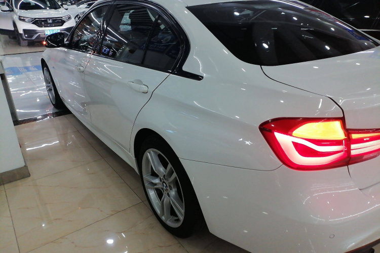 宝马3系 2017款 320Li M运动型车身外观4