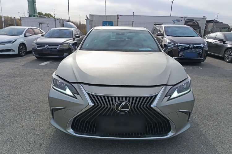 雷克萨斯ES 2020款 200 卓越版车身外观2